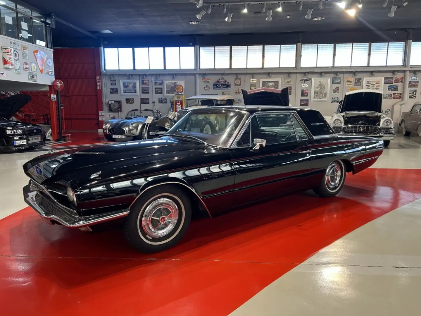 Ford Thunderbird Aut. Schwarz - 2