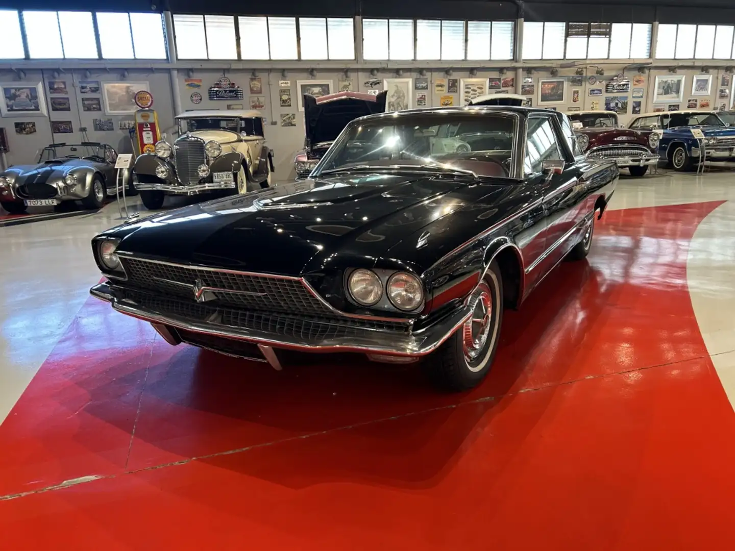 Ford Thunderbird Aut. Schwarz - 1