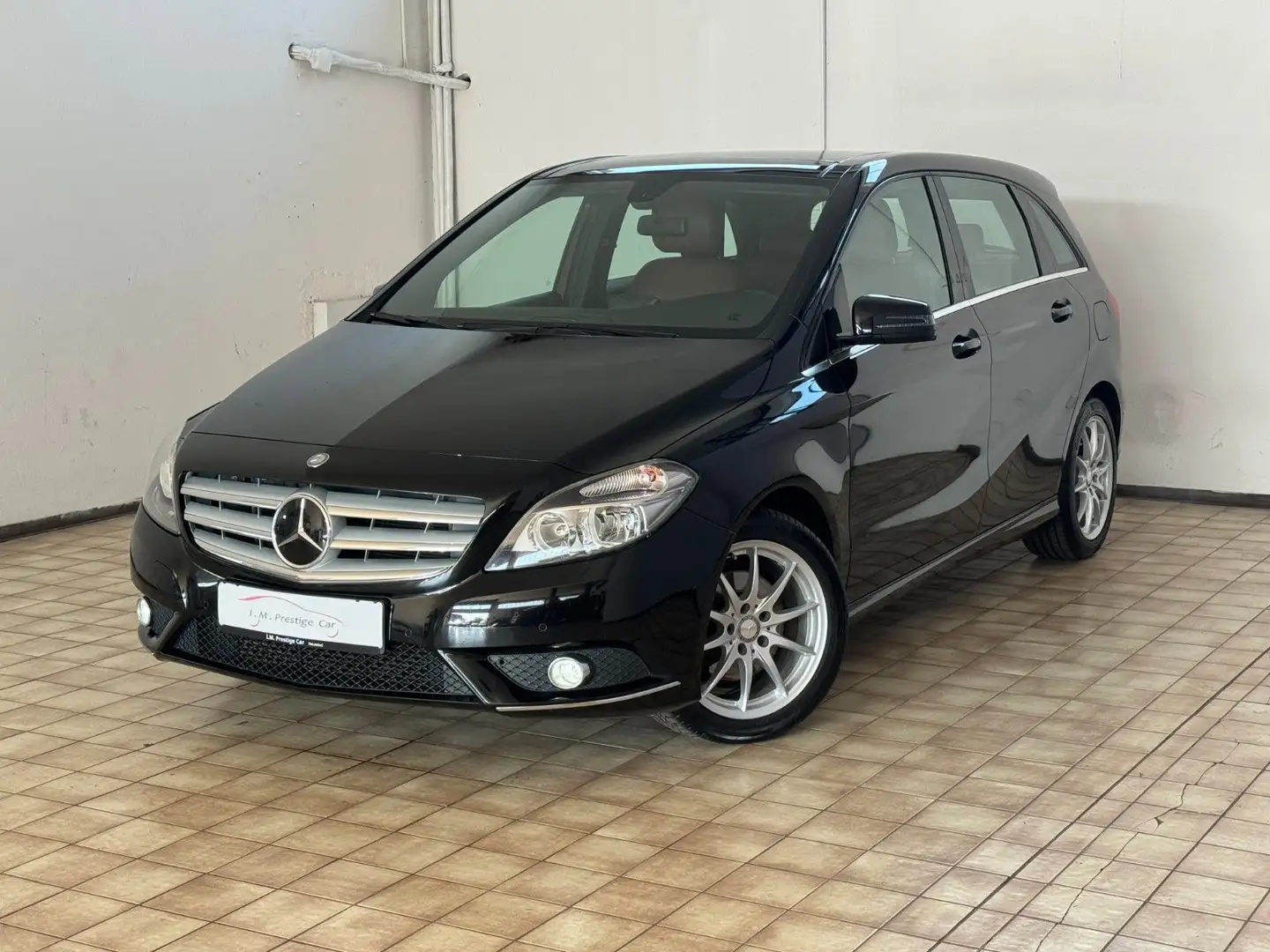 Mercedes-Benz B 200 Sitzhzg Pano Leder PDC ACC EDITION Noir - 1