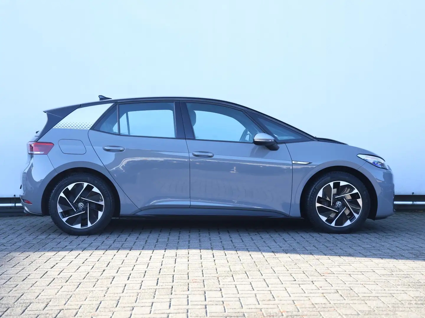 Volkswagen ID.3 First 58 kWh 204PK | Steunhaak | Navigatie | Clima Gris - 2