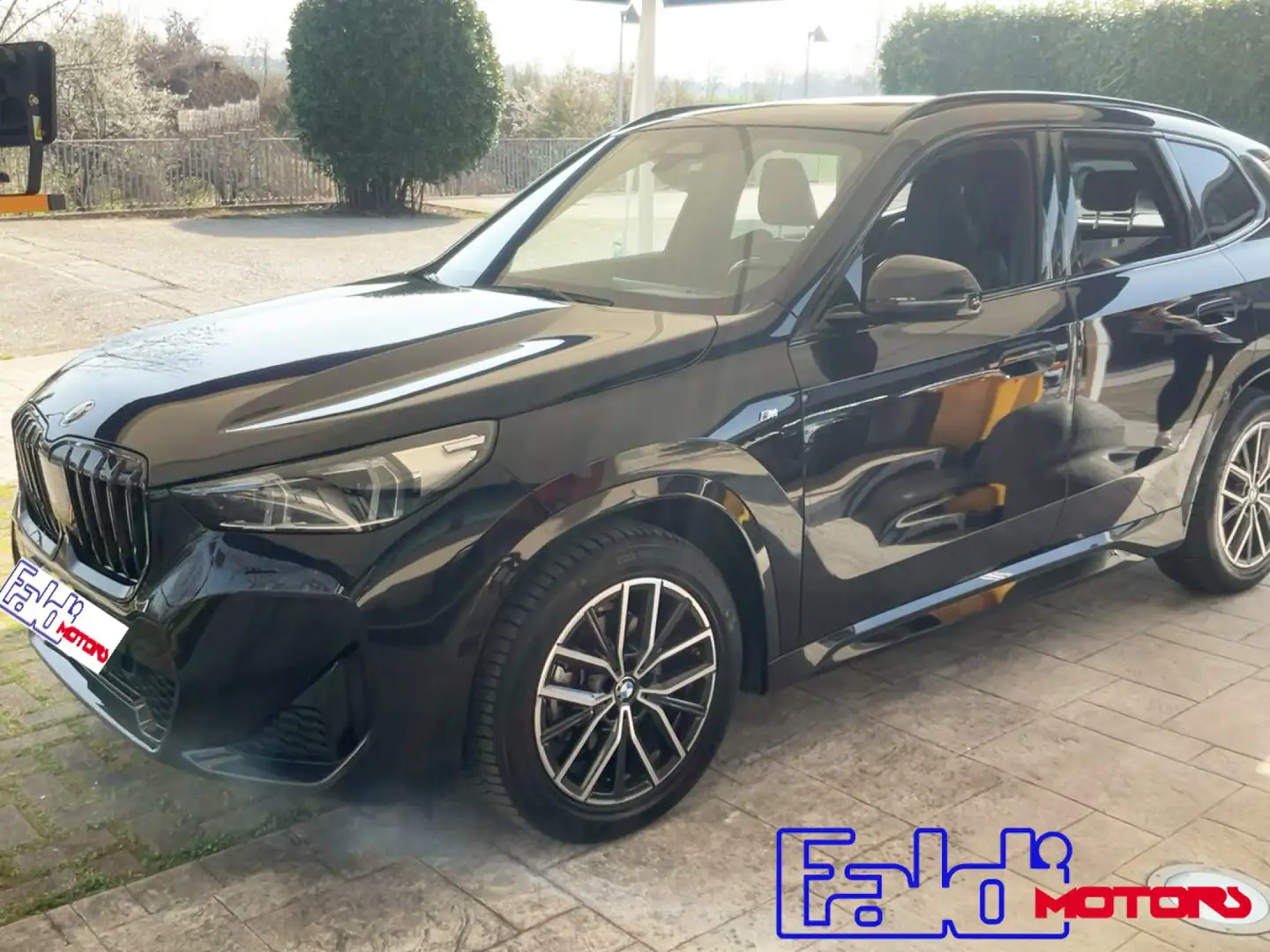 BMW X1 sDrive 18d Msport Schwarz - 1