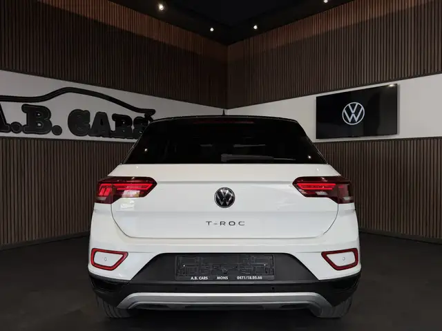 Volkswagen T-Roc view 5