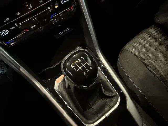 Volkswagen T-Roc view 15
