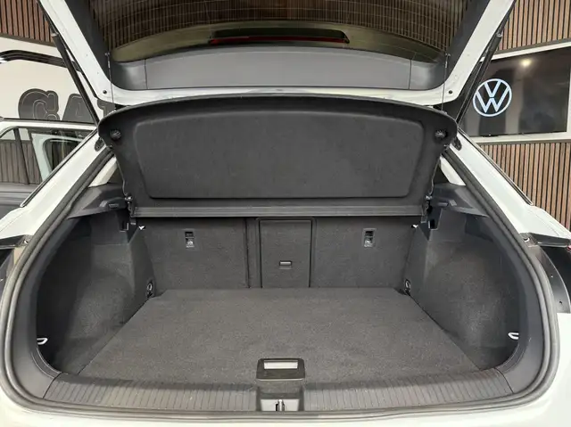 Volkswagen T-Roc view 18