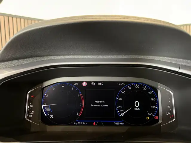 Volkswagen T-Roc view 9