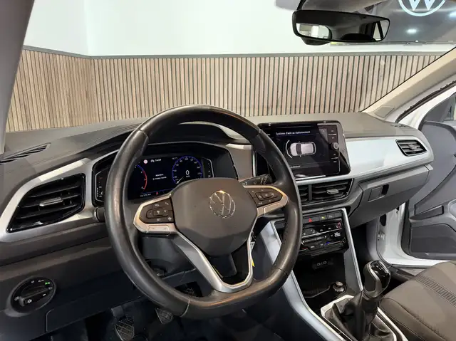 Volkswagen T-Roc view 7