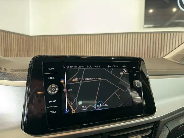 Volkswagen T-Roc view 13