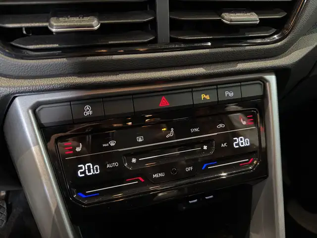 Volkswagen T-Roc view 14