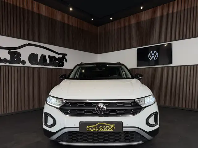 Volkswagen T-Roc view 2