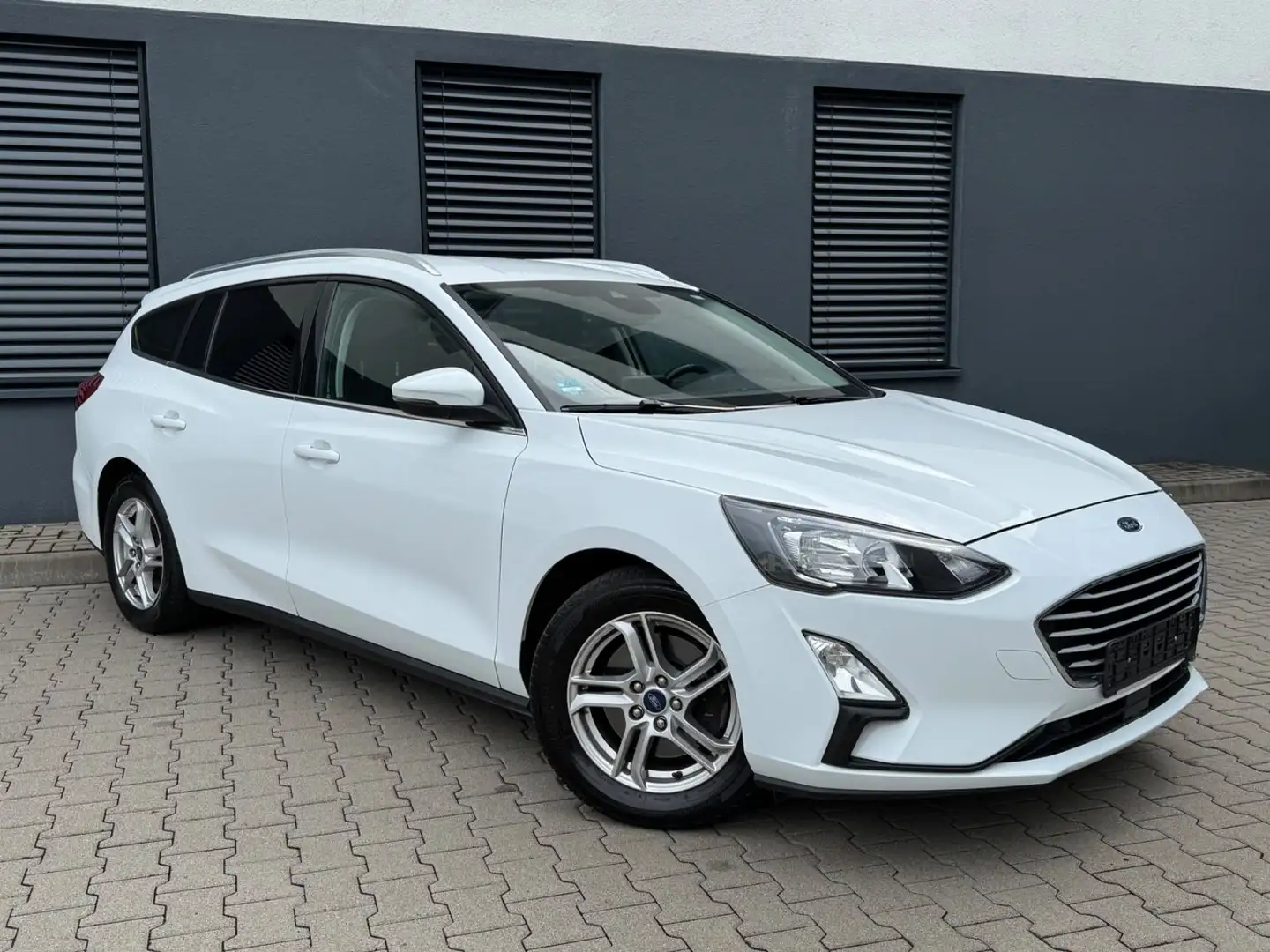 Ford Focus Turnier 1.5D.*SpurAss*NAVI*CAM*PDC*TEMPO* Blanc - 1