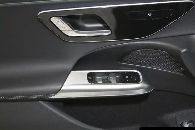 Mercedes-Benz E-Class view 14