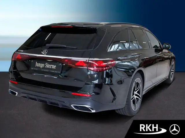 Mercedes-Benz E-Class view 3