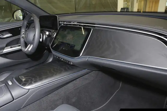 Mercedes-Benz E-Class view 7