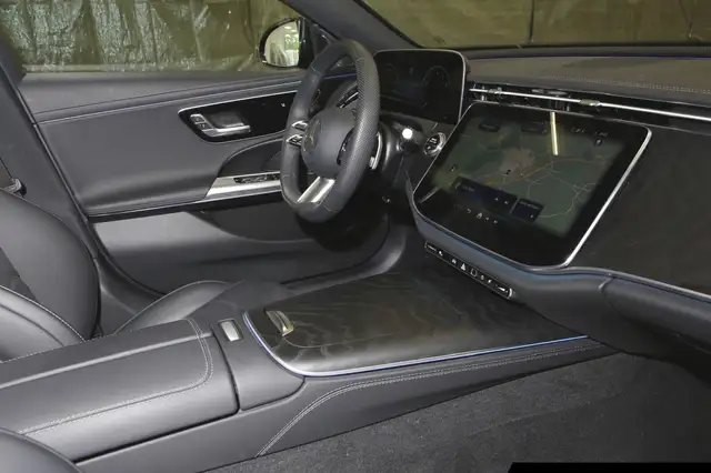 Mercedes-Benz E-Class view 8