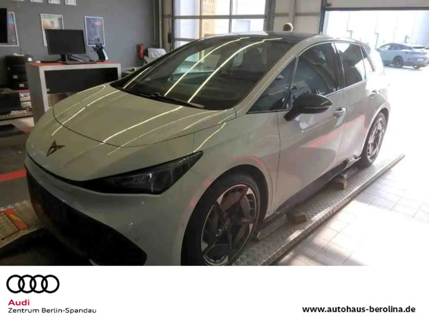 CUPRA Born 150 kW *PANO*R-CAM*HuD*SHZ* Weiß - 1