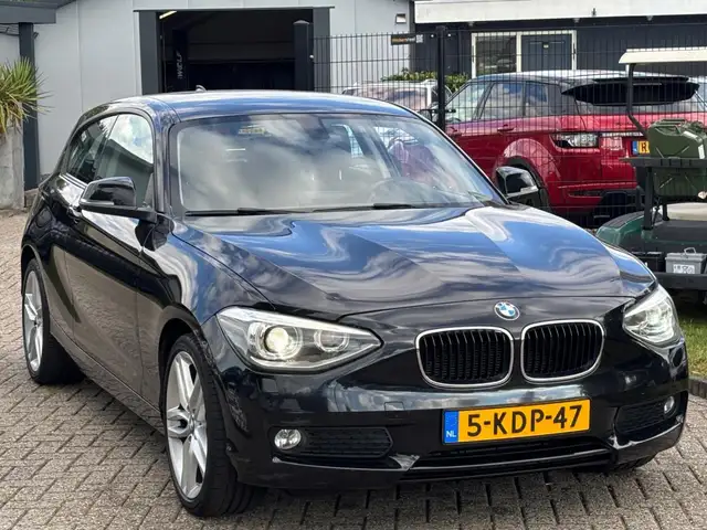 BMW 1 Series view 3