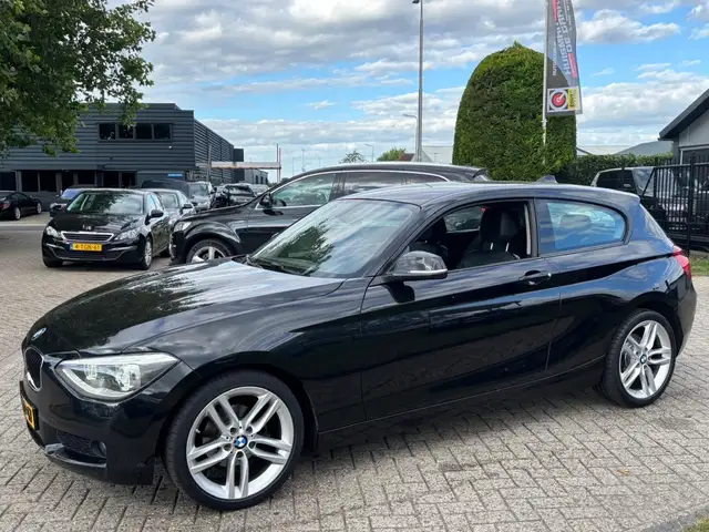 BMW 1 Series view 8