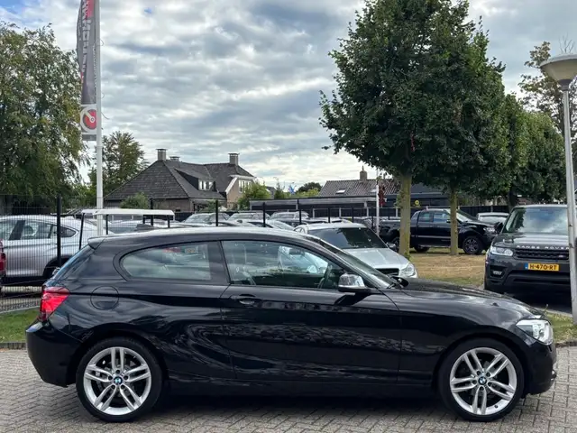 BMW 1 Series view 4