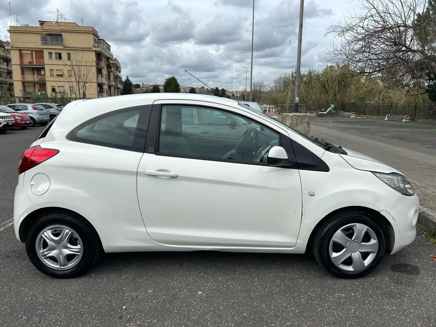 Ford Ka/Ka+ Ka 1.2 Titanium s/esp,tcs 69cv E5 Blanc - 1