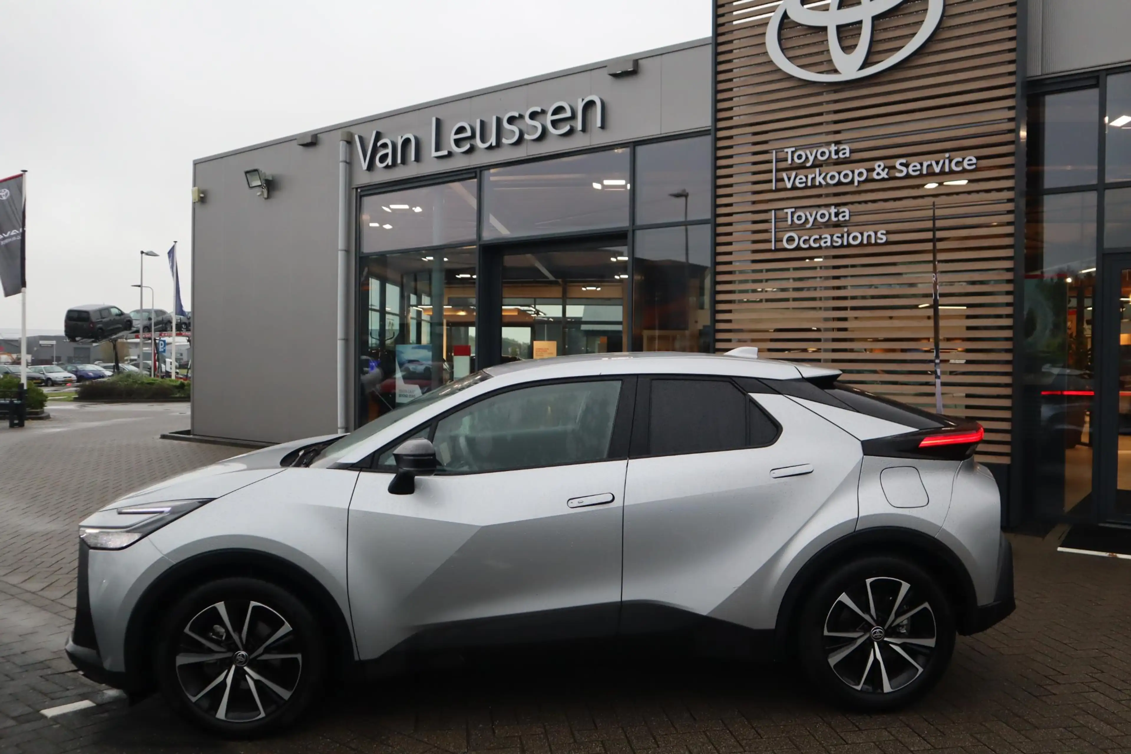 Toyota C-HR 1.8 HYBRID 140 DYNAMIC AFN-TREKHAAK 1e EIGENAAR NL — photo 2