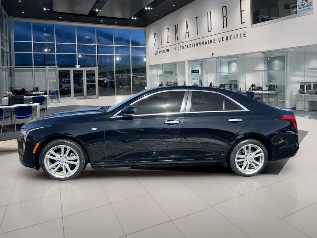 Cadillac CT4 снимка Cadillac CT4