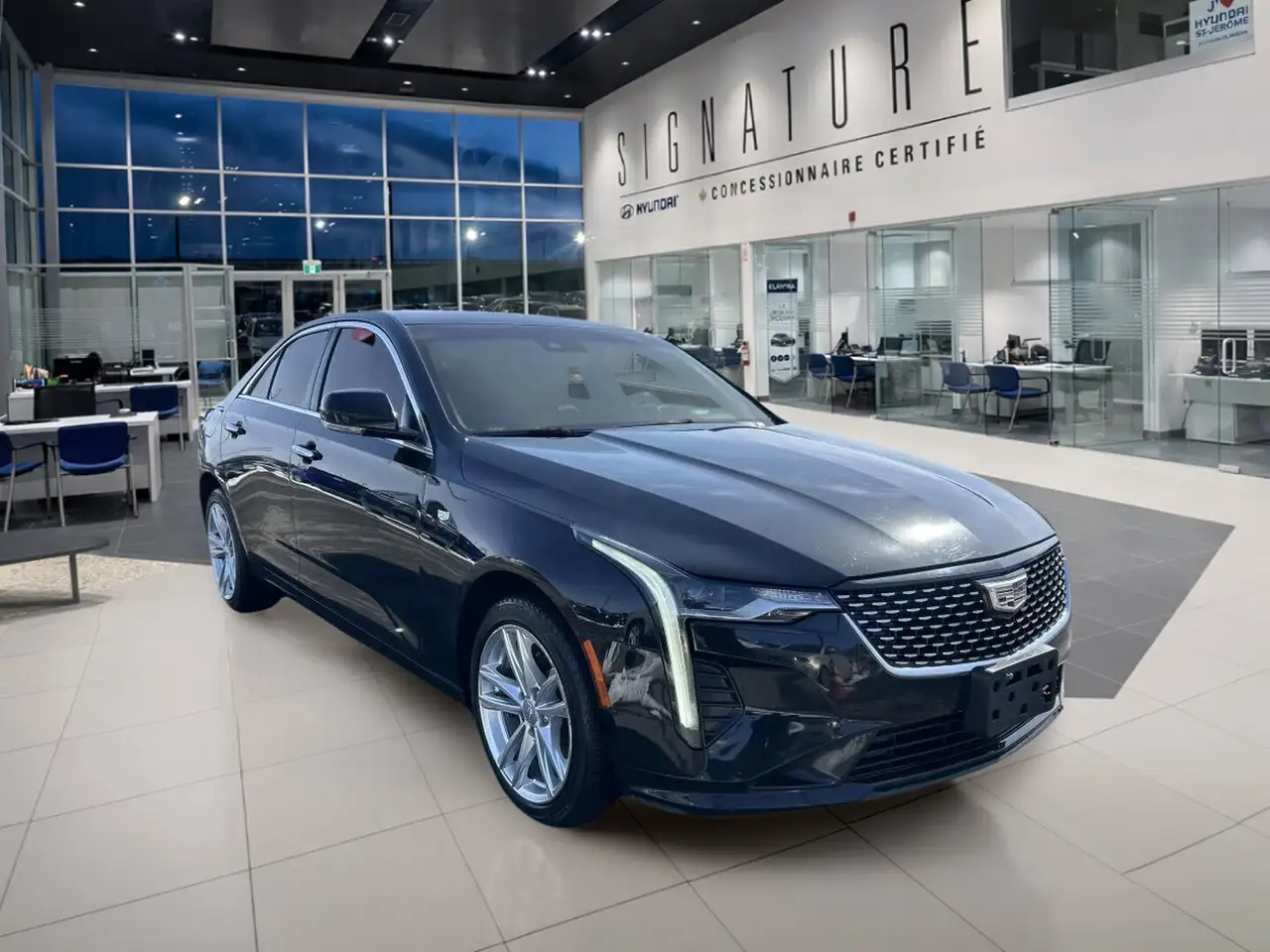 Cadillac CT4 снимка Cadillac CT4
