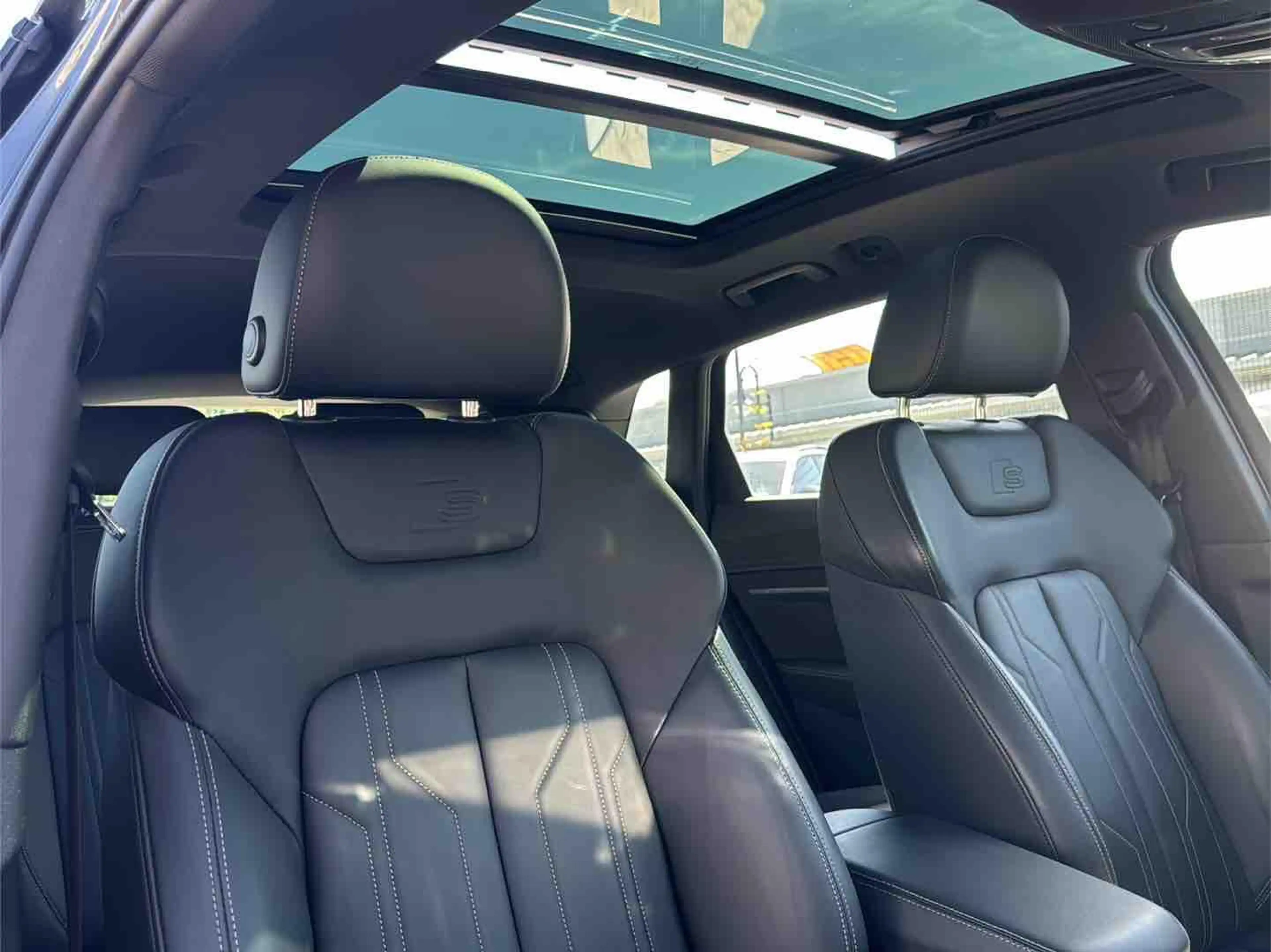 Audi e-tron 55 2x S line BLACK PANO MATRIX 360° 21Z — photo 15