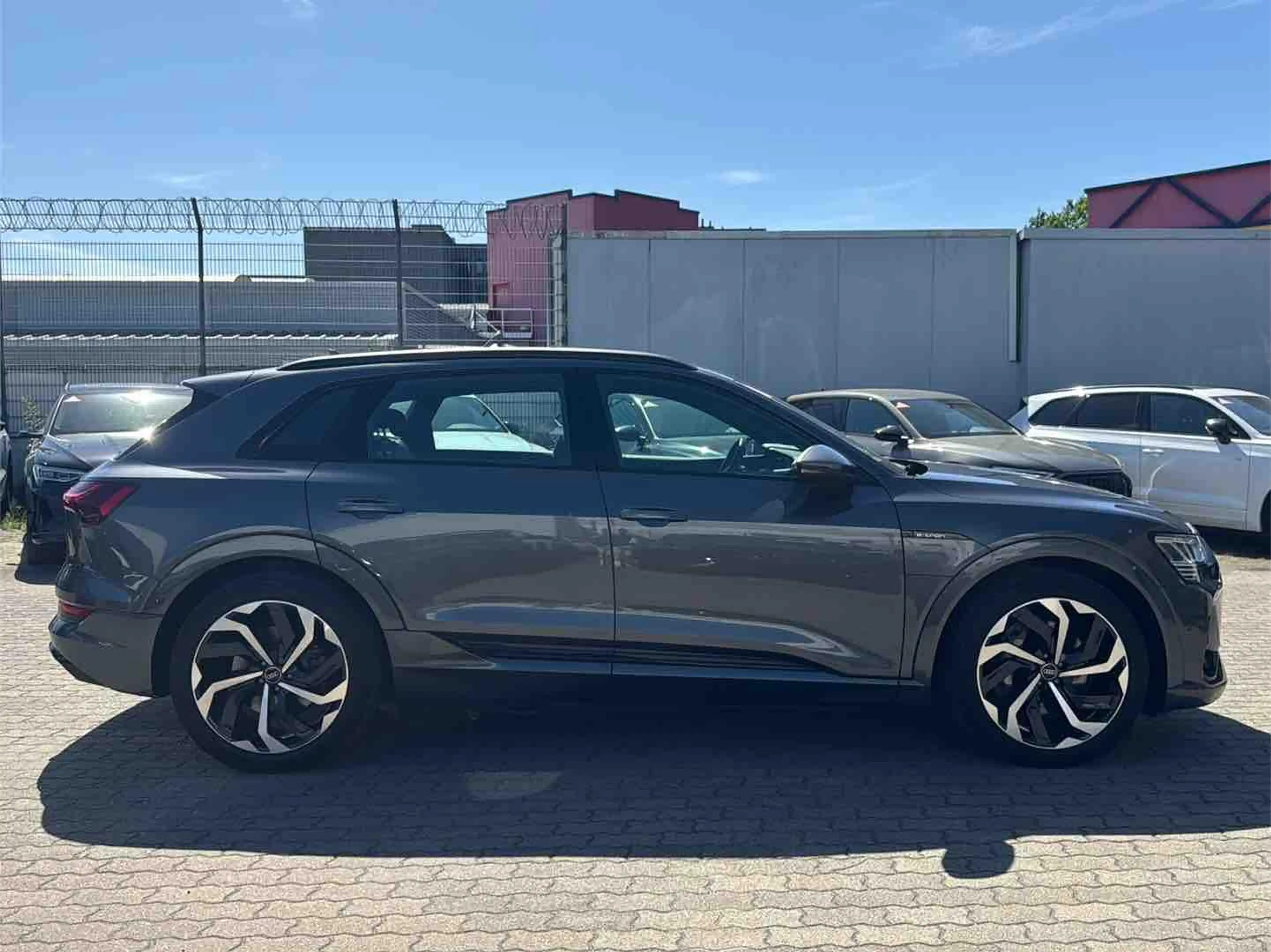 Audi e-tron 55 2x S line BLACK PANO MATRIX 360° 21Z — photo 6