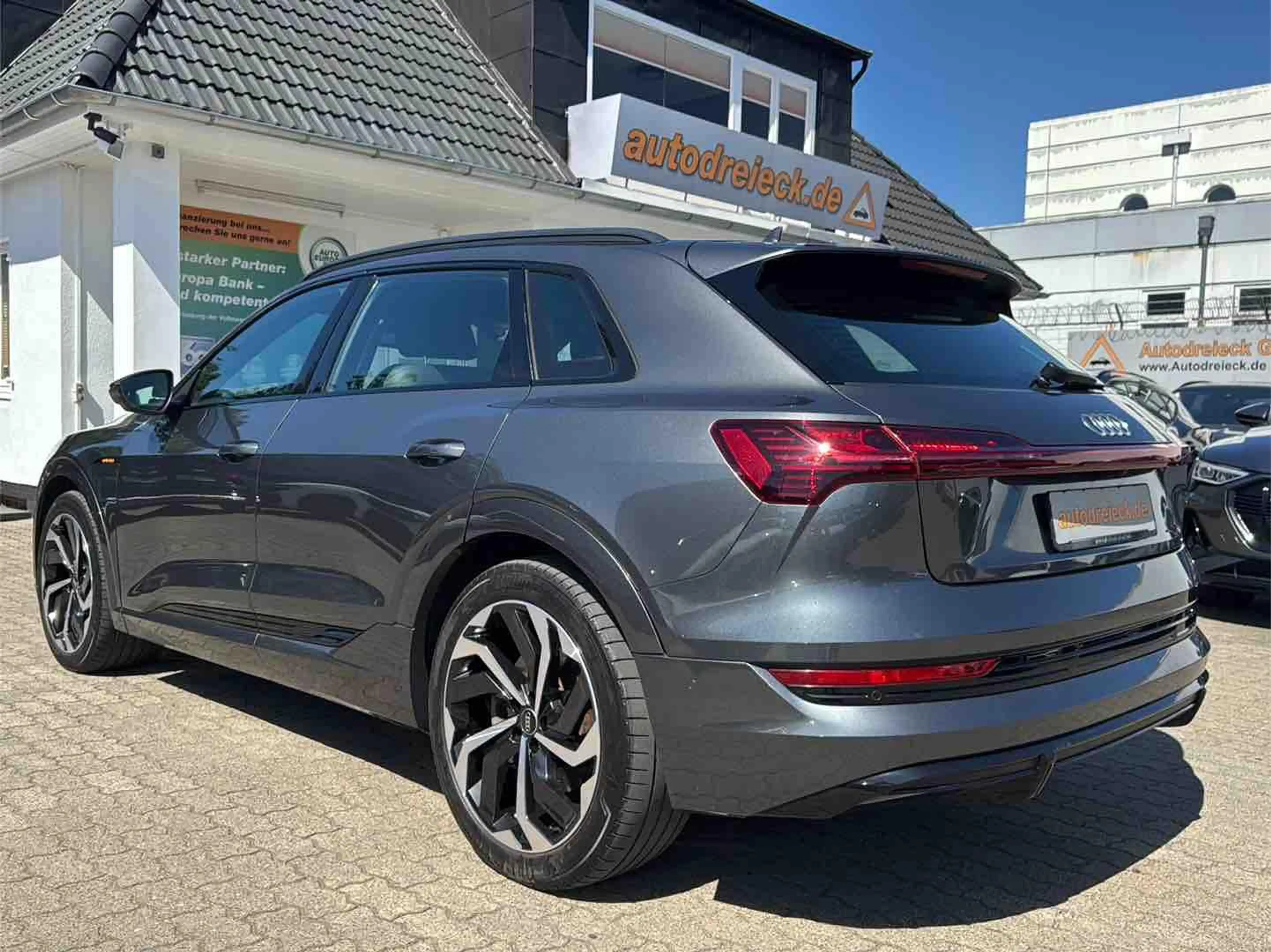 Audi e-tron 55 2x S line BLACK PANO MATRIX 360° 21Z — photo 10