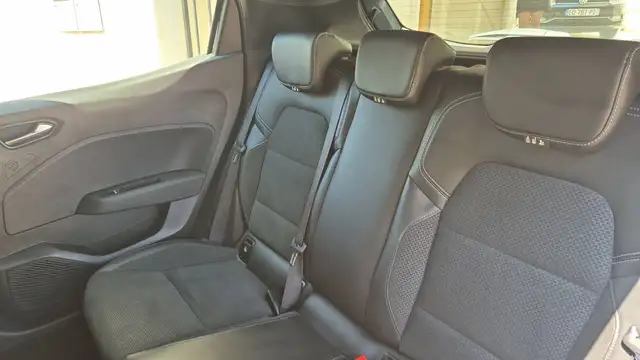 Renault Clio view 9