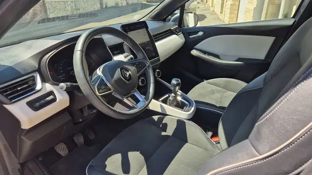 Renault Clio view 8