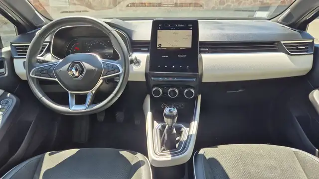 Renault Clio view 11