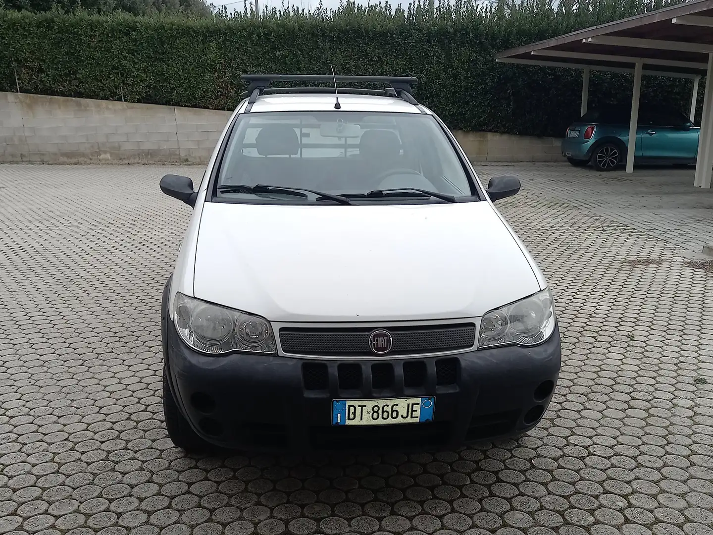 Fiat Strada 13mjt Weiß - 1