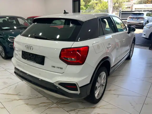 Audi Q2 view 6