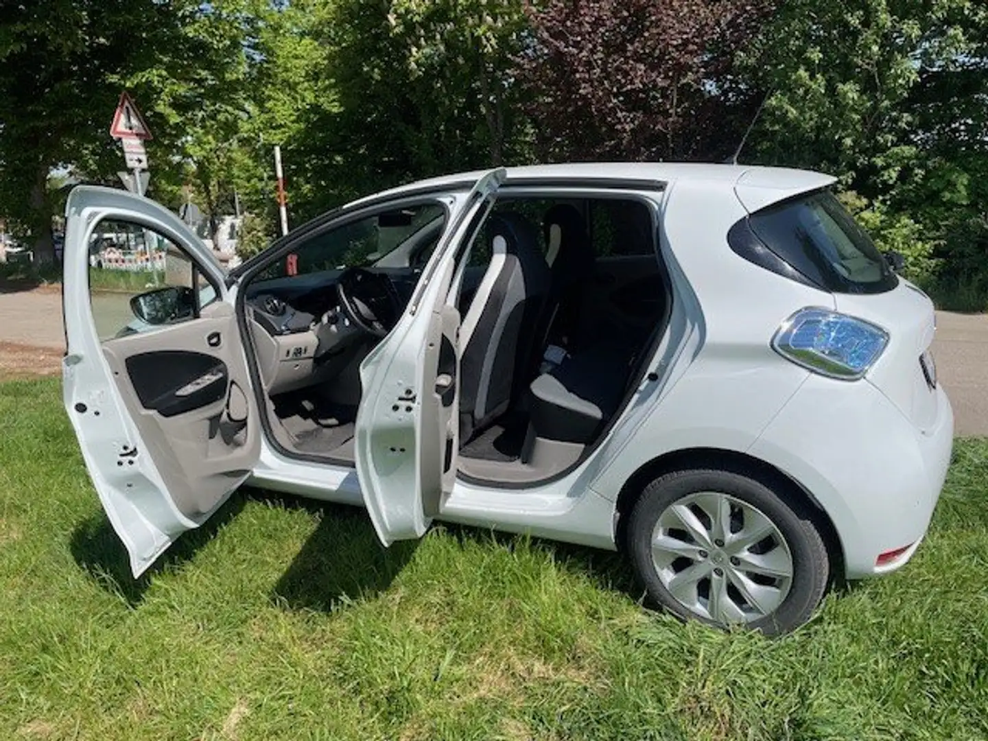 Renault ZOE Intens (mit Mietbatterie) 23 kwh Weiß - 2