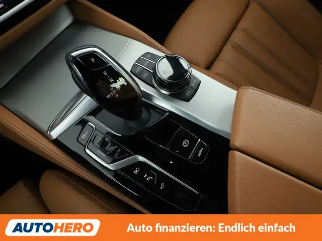 BMW 5 Series view 24