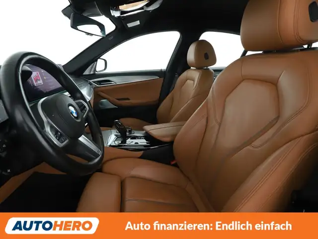 BMW 5 Series view 10