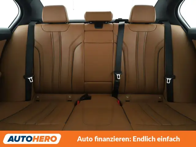 BMW 5 Series view 16