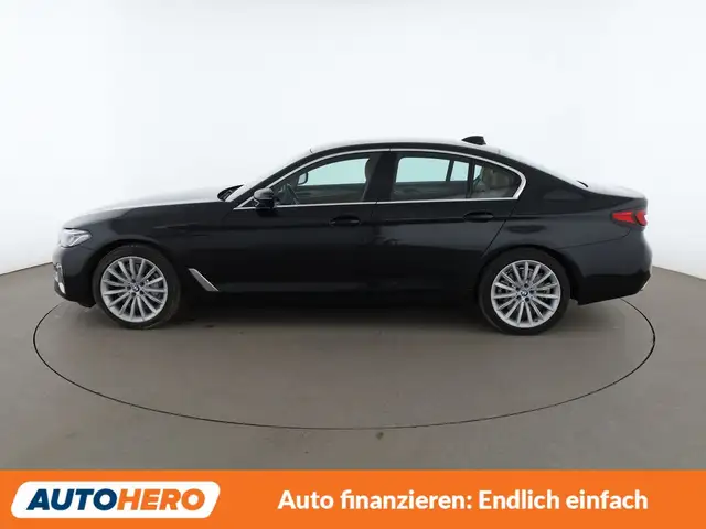 BMW 5 Series view 3