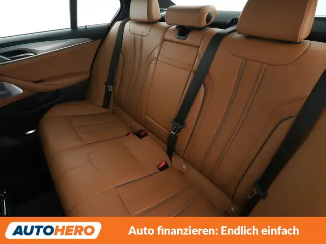 BMW 5 Series view 14