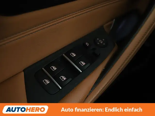 BMW 5 Series view 25