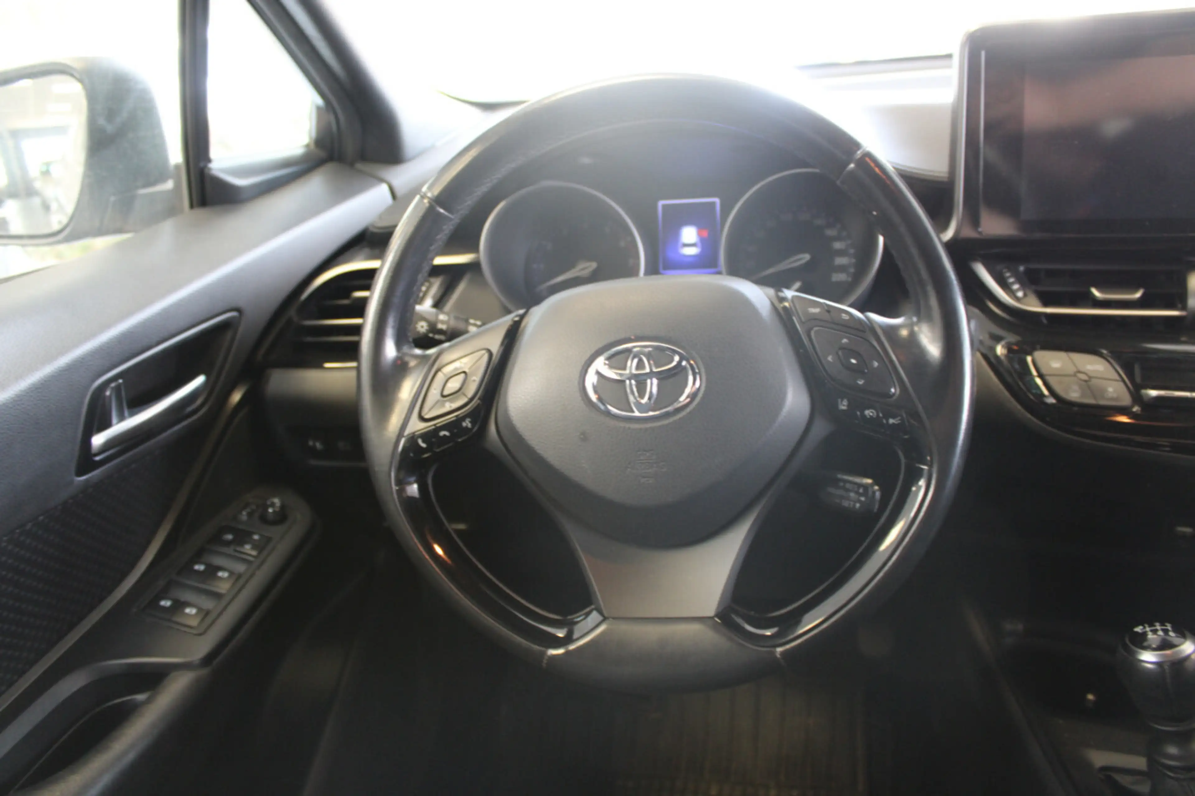 Toyota C-HR 1.2 Turbo Flow — photo 8