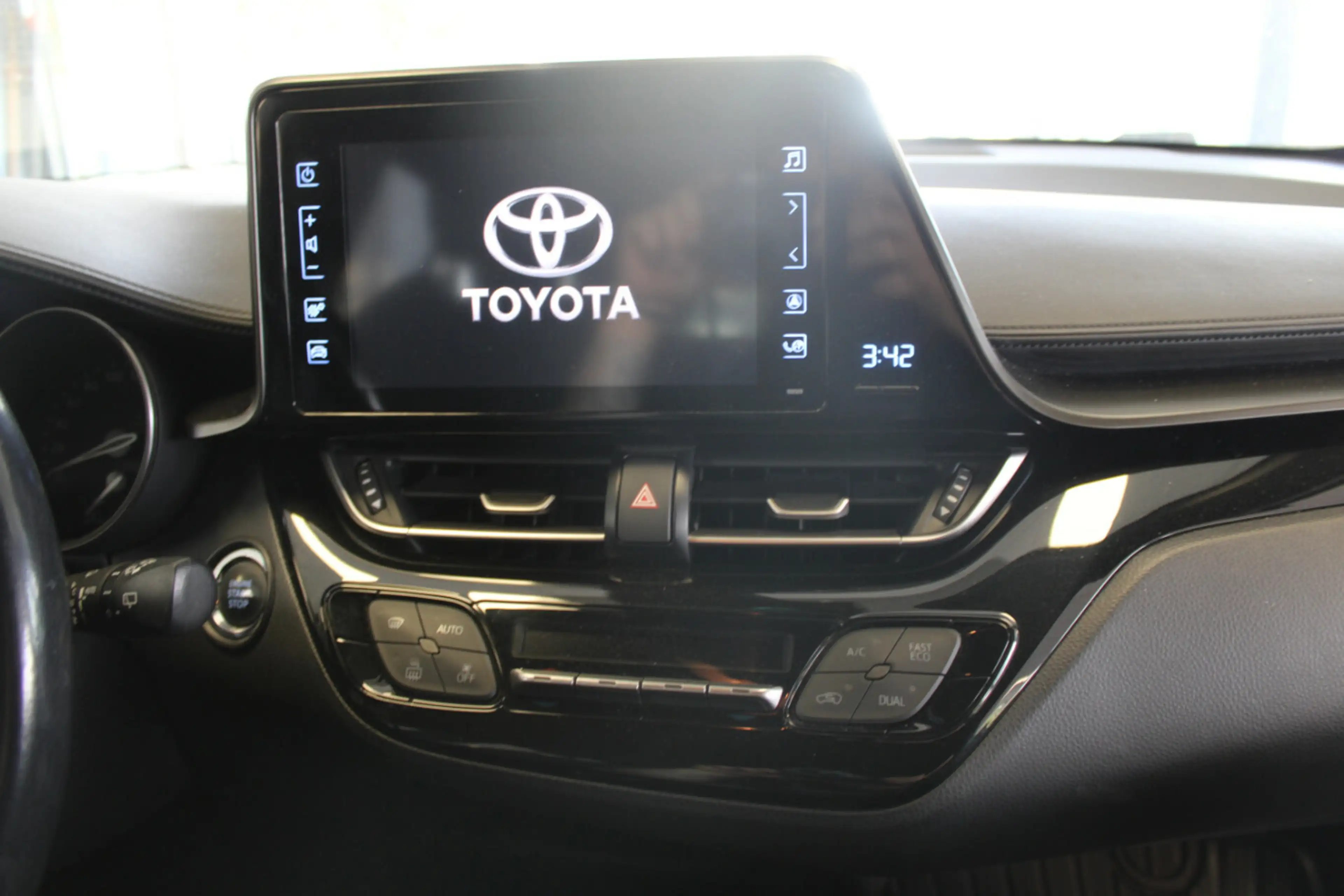 Toyota C-HR 1.2 Turbo Flow — photo 9
