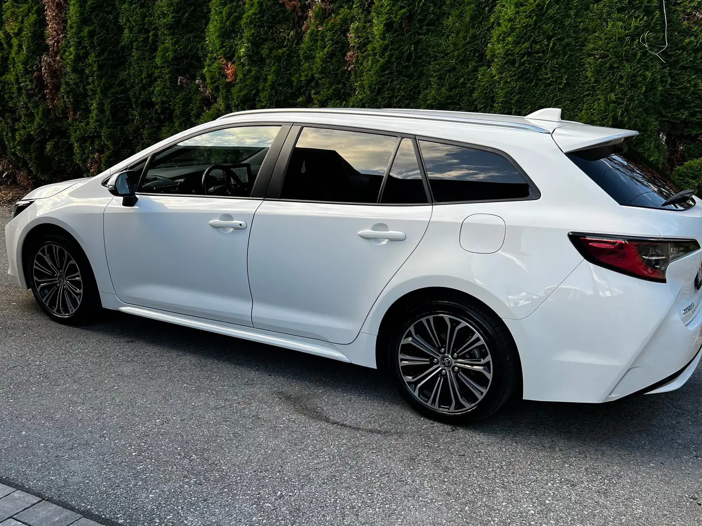Toyota Corolla Corolla 1,8 Hybrid Touring Sports Active Drive Weiß - 2