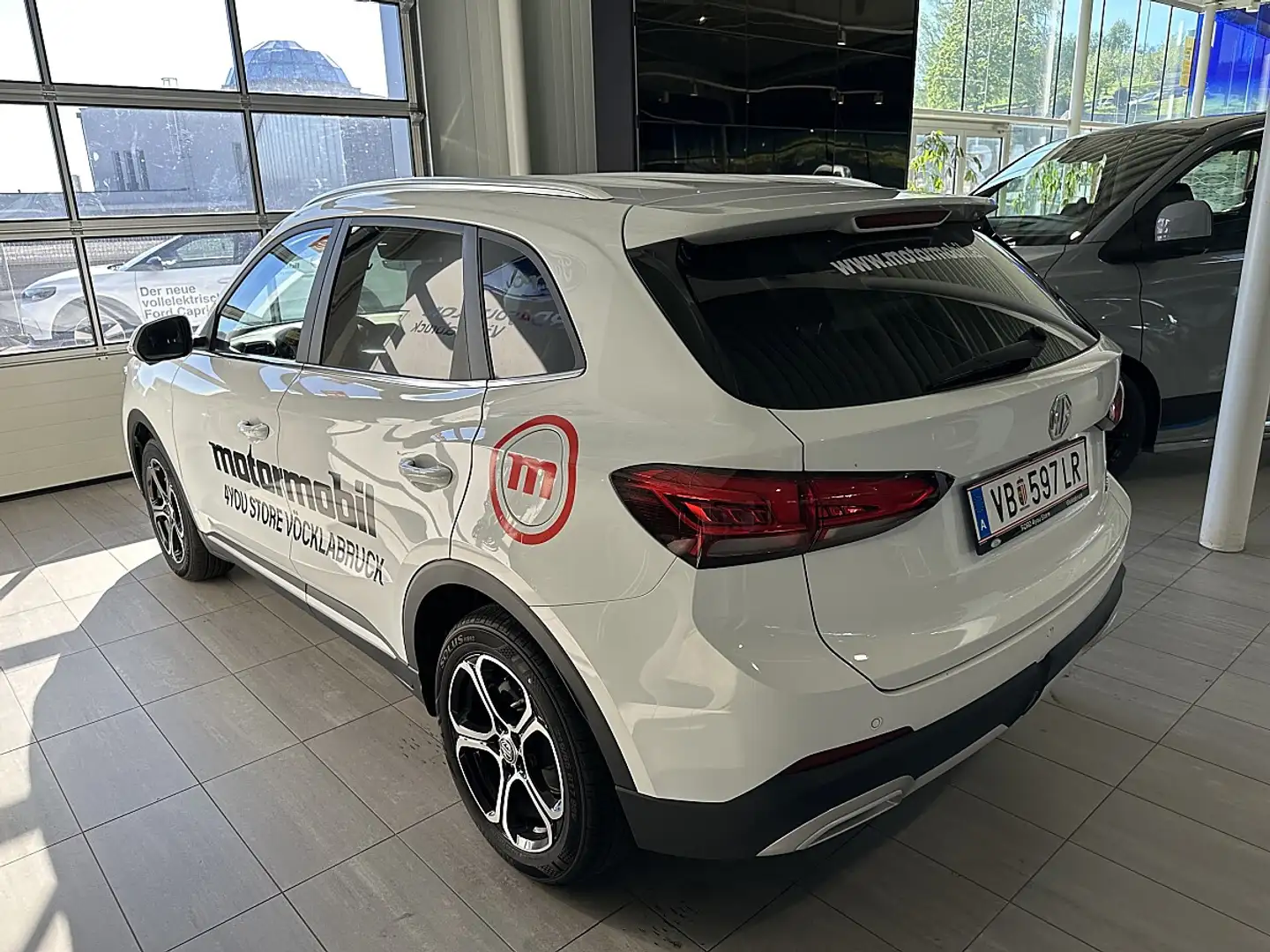 MG ZS + 1.5 Deluxe Weiß - 2