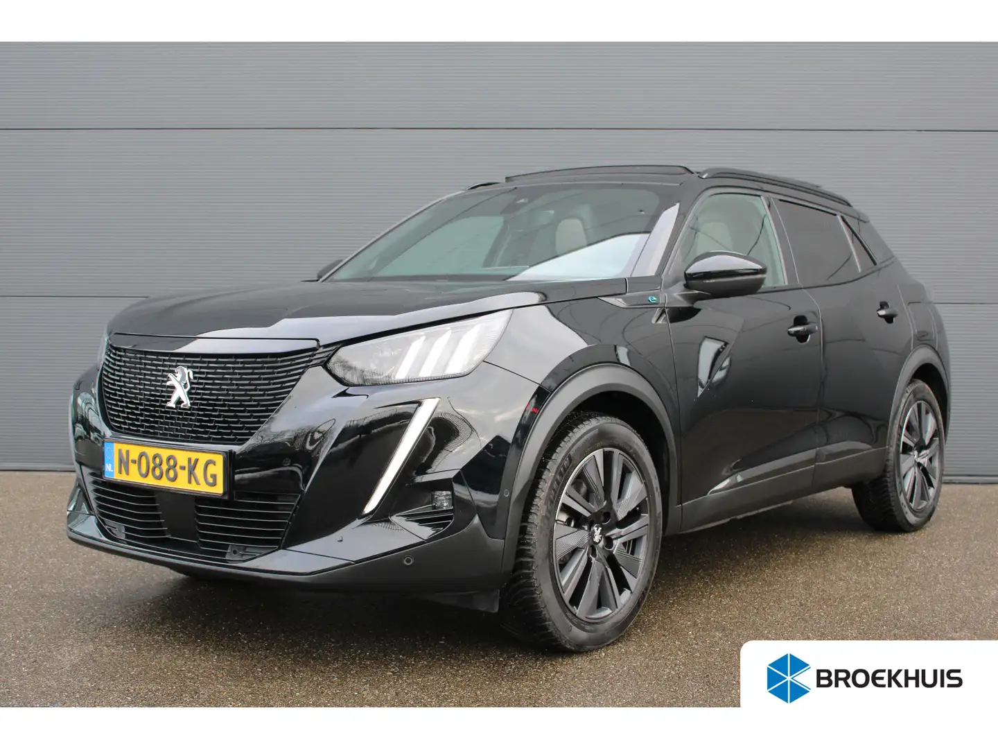 Peugeot e-2008 EV GT Pack 50 kWh | Navigatie | Camera | Panorama/ Noir - 1
