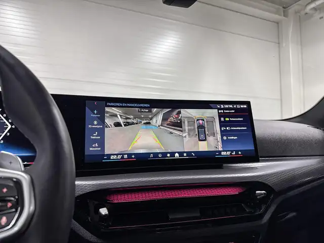 BMW 3 Series view 14
