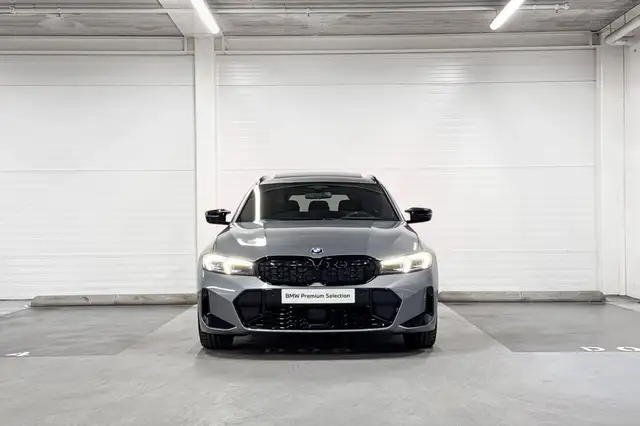 BMW 3 Series view 5