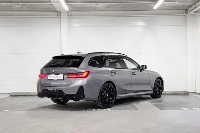 BMW 3 Series view 6