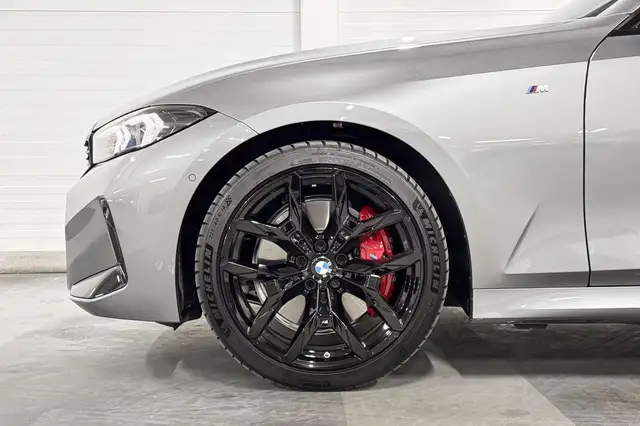 BMW 3 Series view 4